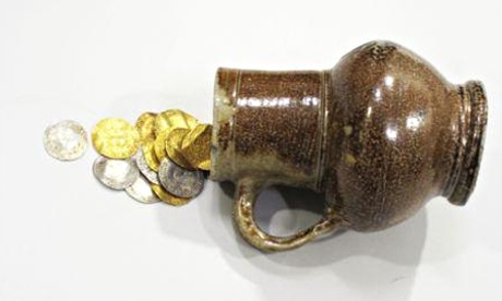 silver-gold-coin-hoard-treasure-metal-detecting Lindsifarne Hoard