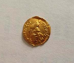 gold roman coin metal detected